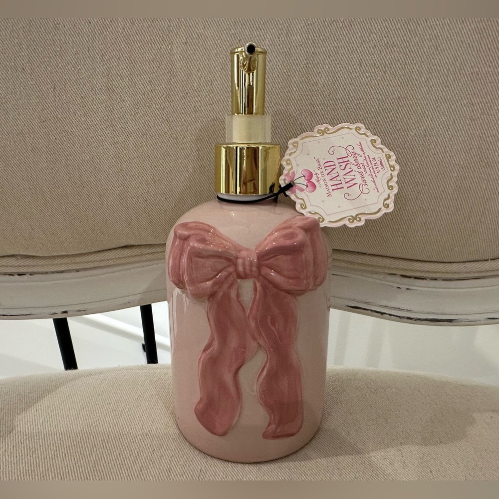 🎀 Maison De Base Sweet Cherry Hand Wash in Ceramic Bow Dispenser NWT